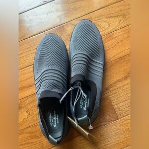 Dearfoams Original Comfort Elena Slip-on
Wedge Sneaker women’s 10 Lounge Shoes